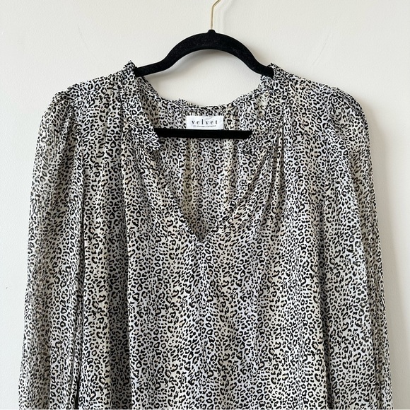 Anthropologie-velvet BY GRAHAM & SPENCER
Mel Printed Viscose Blouse in Leopard - Picture 5 of 9